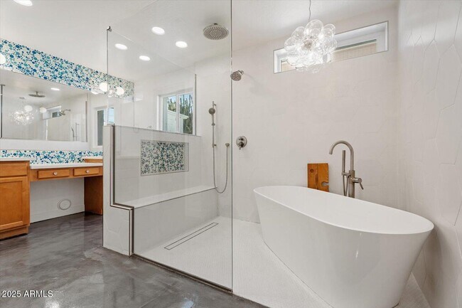 Building Photo - 8524 E Edgemont Ave