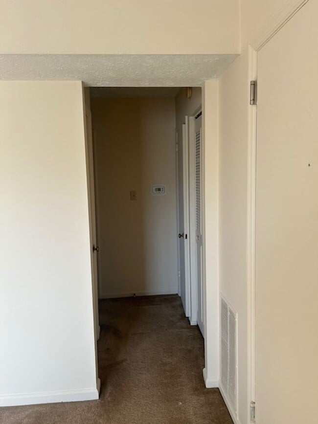 Building Photo - Winburn 2 Bedroom Apartment on 3rd Level  ...