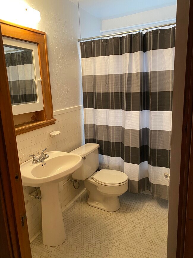 Bathroom - 107 W Sycamore St