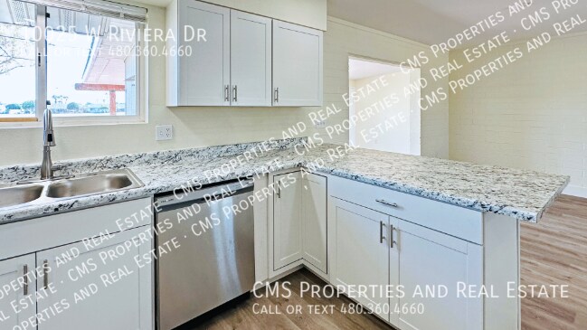 Building Photo - 10025 W Riviera Dr