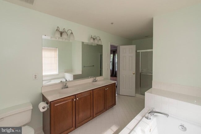 Building Photo - 117 Longpoint Way