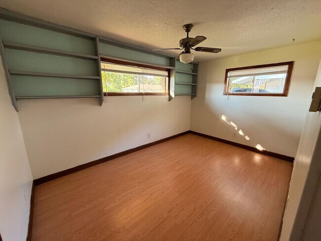 Building Photo - Move-In Ready 3BR Home Available Now!