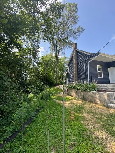 Building Photo - 557 West St