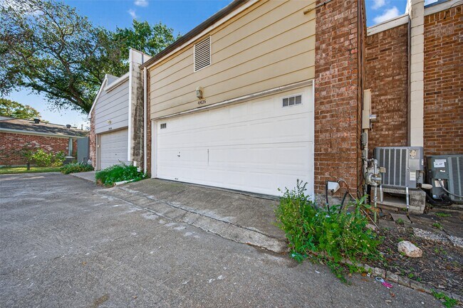 Building Photo - 4426 Basswood Ln