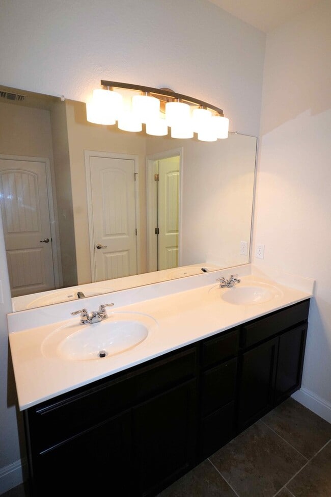 Building Photo - Immaculate Rental Now Available in the Cov...