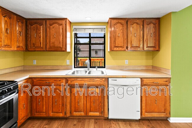 Building Photo - 15421 R St