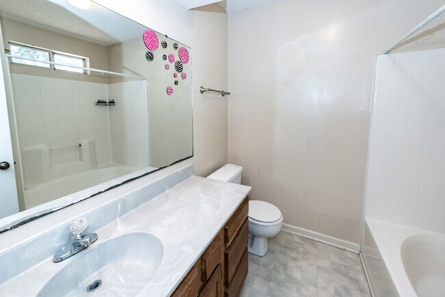 Building Photo - 8408 Battle Forest Dr