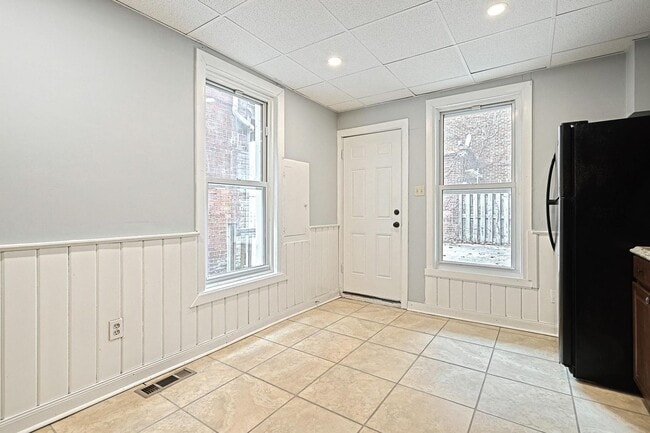 Building Photo - Coming Soon - Spacious 5 Bedroom, 1 Bath H...