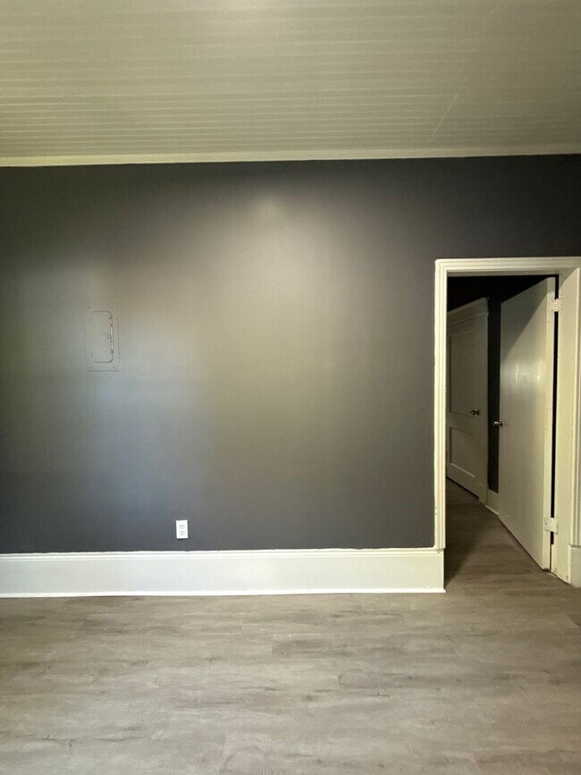 Building Photo - Fully Renovated Home in Binghampton – Section 8 Welcome!