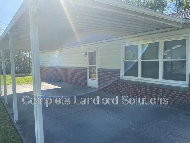 Building Photo - 4705 N Show St