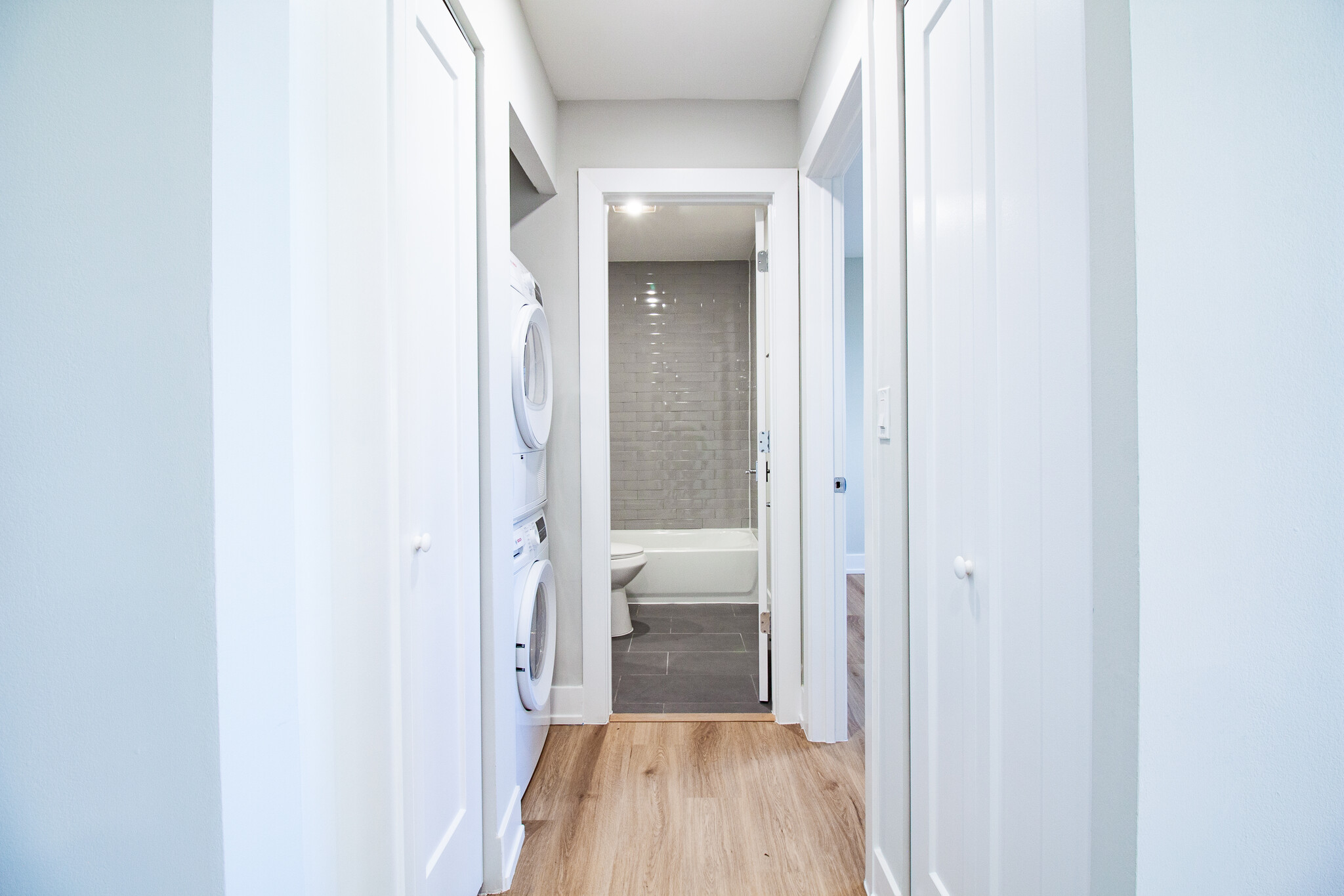 Building Photo - 531 W Aldine Ave