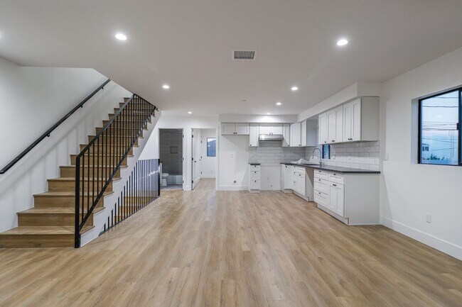 Building Photo - 4647 Pickford St