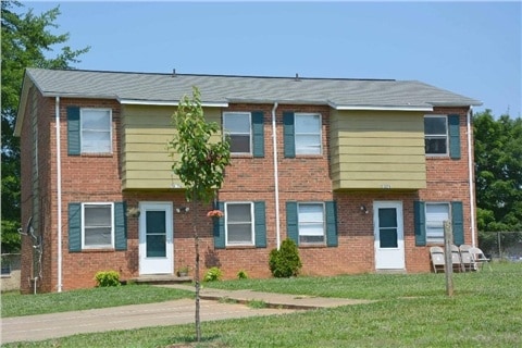 Building Photo - 1404 Lenoir Dr