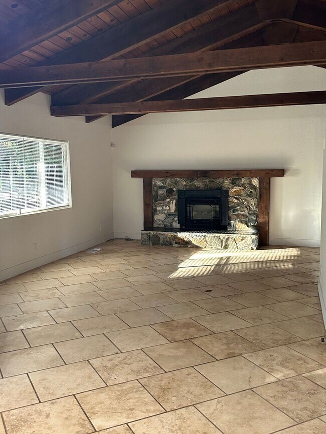 Building Photo - HOLIDAY SPECIAL ~ Home for Rent!