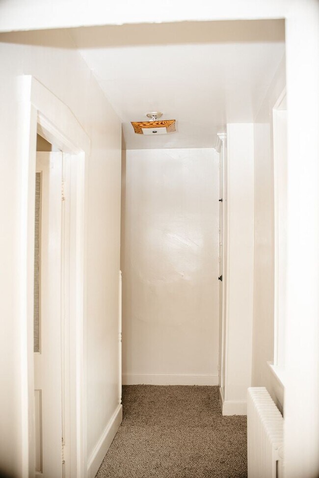 Building Photo - 204 E High St