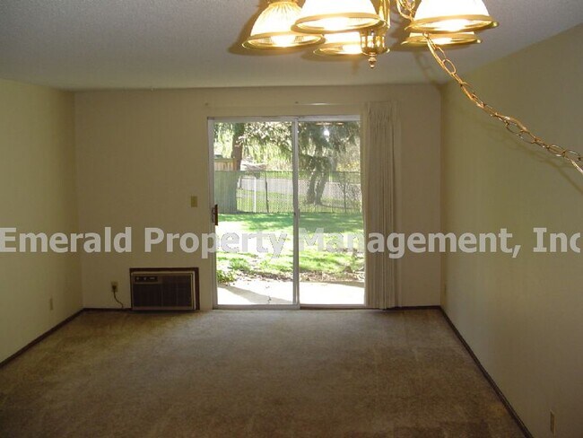 Building Photo - Beautiful Southeast Eugene hillside locati...