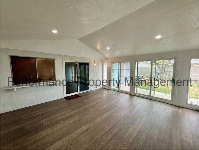 Building Photo - Charming 3 Bed/2 Bath SW Bakersfield Home w/ RBP & $0 Deposit Option