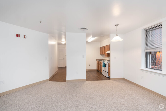 2BR, 1BA - 880SF - Landmark Apartments