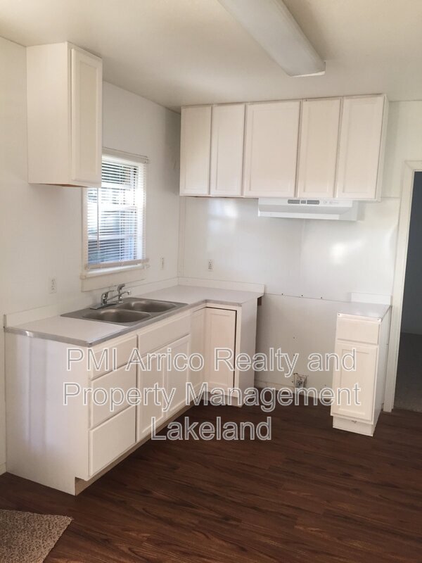 Building Photo - 124 Bassedena Cir S