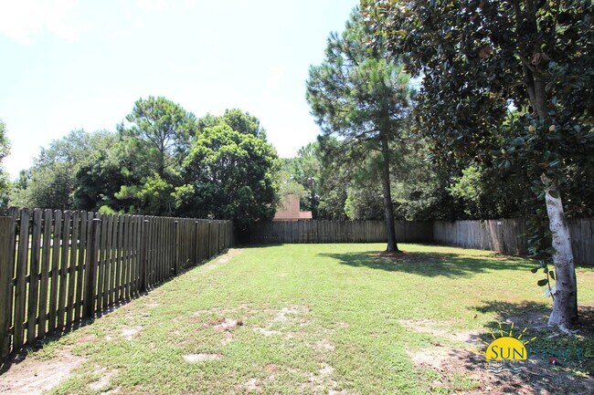 Building Photo - Charming 3-Bedroom Home in Prime Navarre L...