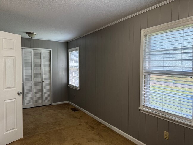 Building Photo - 2 Bedrooms- 1 Bathroom- House in Centre, AL!