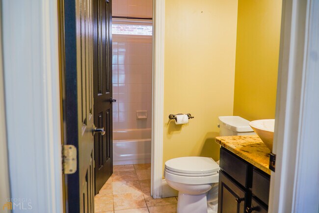 Building Photo - 1127 Ashton Bluff Dr NE