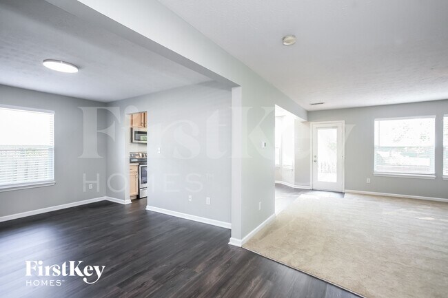 Building Photo - 461 E Clear Lake Ln