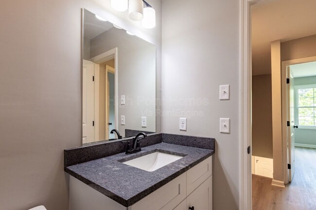 Building Photo - 400 Gallery Ln