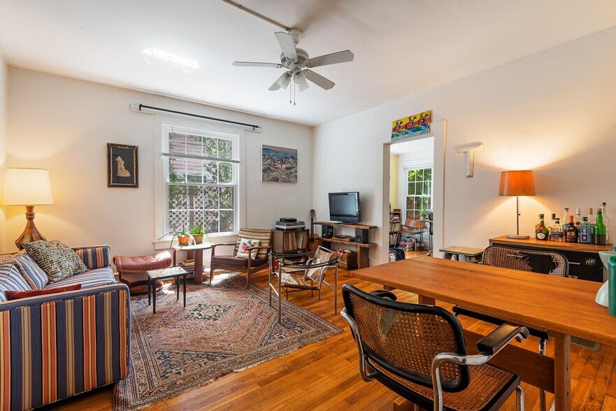 Building Photo - 903 Clarendon St