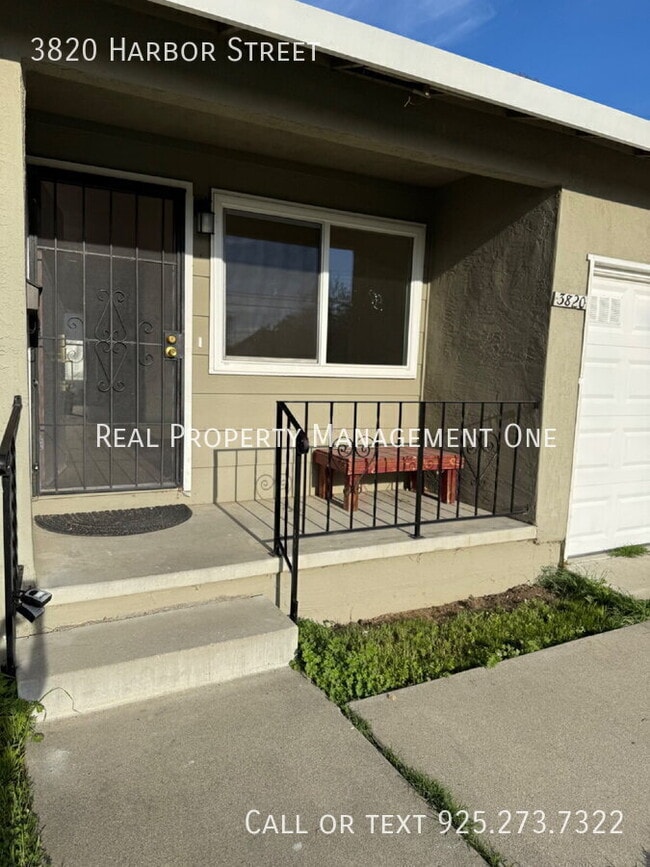 Building Photo - 3820 Harbor St