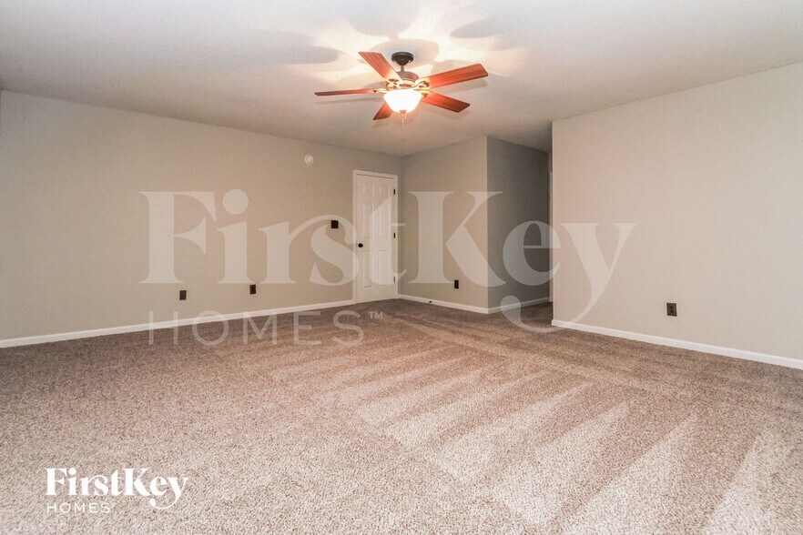 Building Photo - 1164 Chestnut Ln