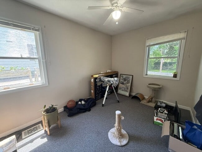 Building Photo - Inviting 2 Bed, 1 Bath Home in Peaceful Urbana Neighborhood
