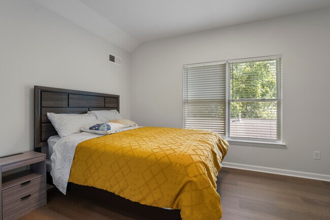 Building Photo - 139 Dahlia Ave NW