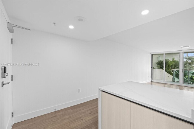 Building Photo - 1500 Bay Rd