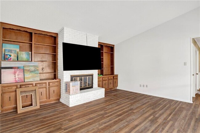 Building Photo - 6071 Highland Cir N