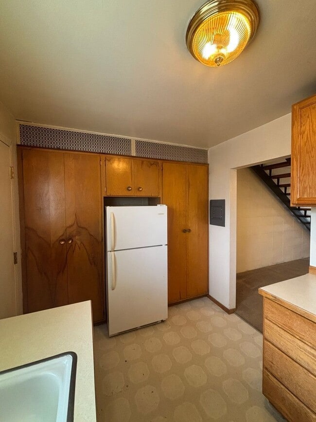 Building Photo - 462 W 11th Alley