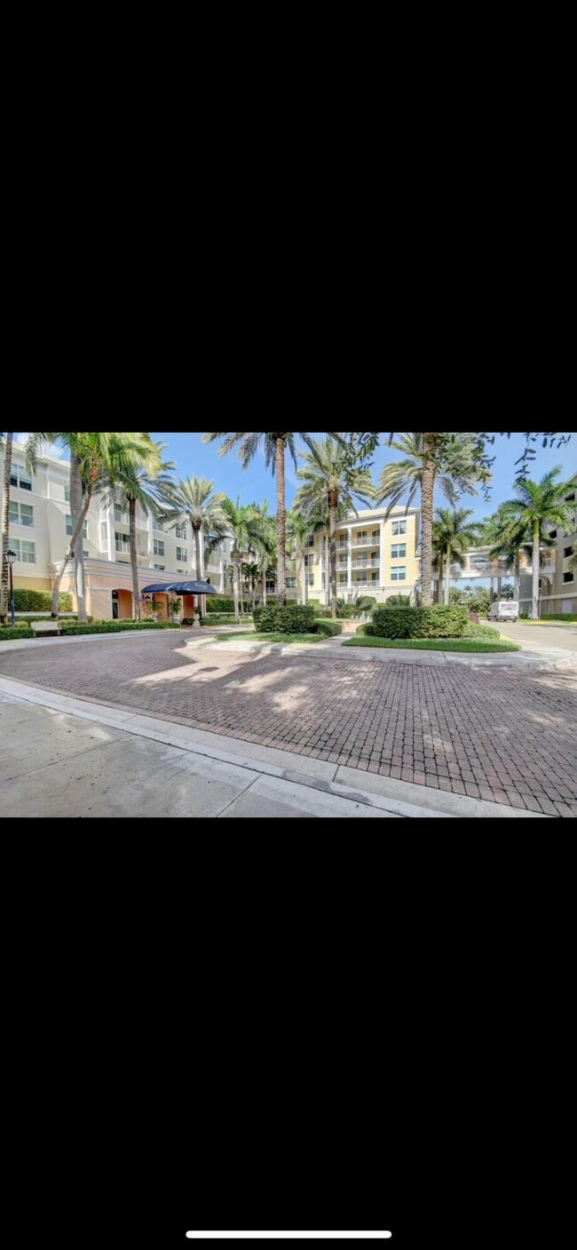 Building Photo - 802 W Windward Way