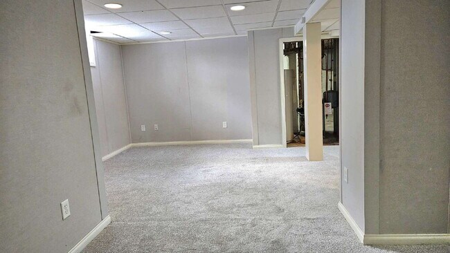 Building Photo - 3-Bed 1.5 bath Home on Payne Avenue with Spacious 2310 Sq Ft Layout – Ideal Saint Paul Living!"