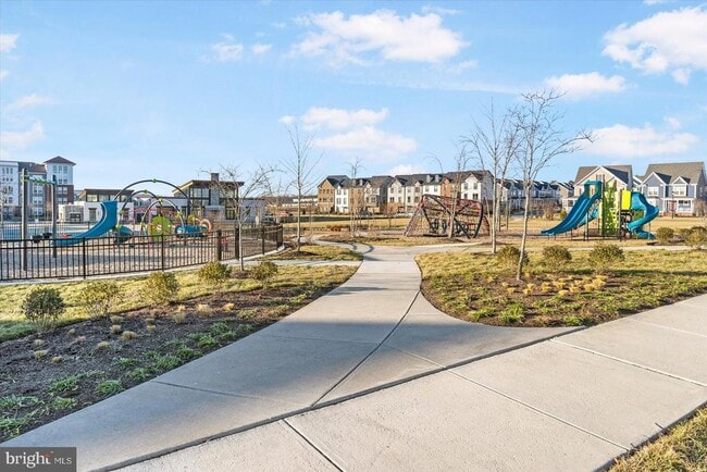 Building Photo - 6302 Greenleigh Ave