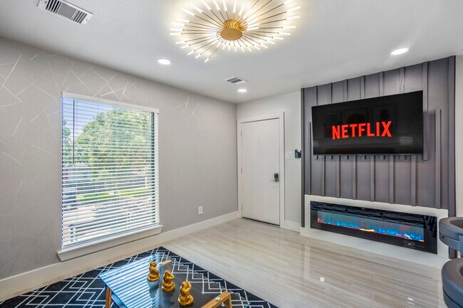 Building Photo - 2407 Cleburne St