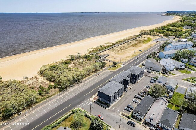 Building Photo - 98 Beachway Ave