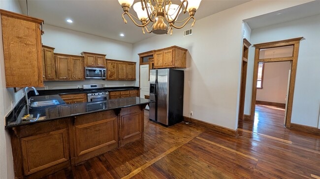 Building Photo - 702 Paschall St