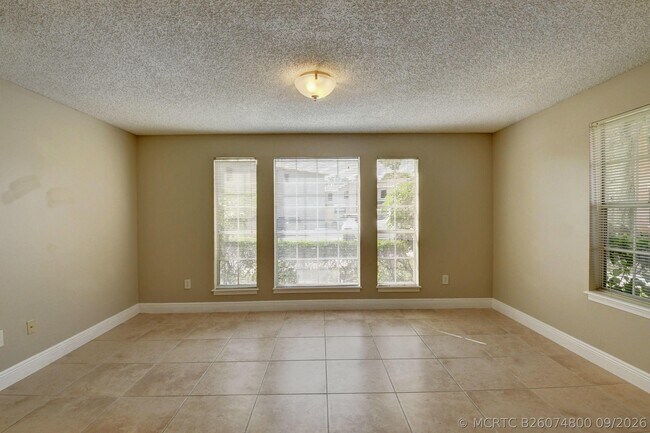 Building Photo - 1365 Crystal Way
