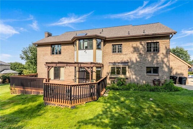 Building Photo - 2501 Birchwood Ct