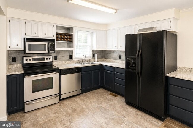 Building Photo - 427 Dogwood Dr