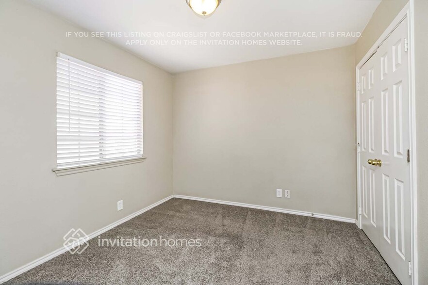 Building Photo - 302 S Quail Ln