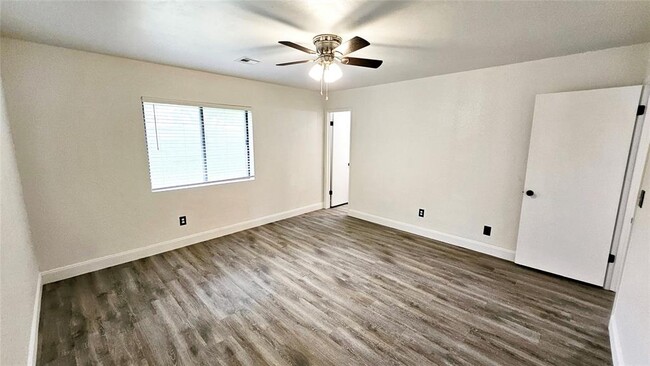 Building Photo - 1802 Vanessa Dr