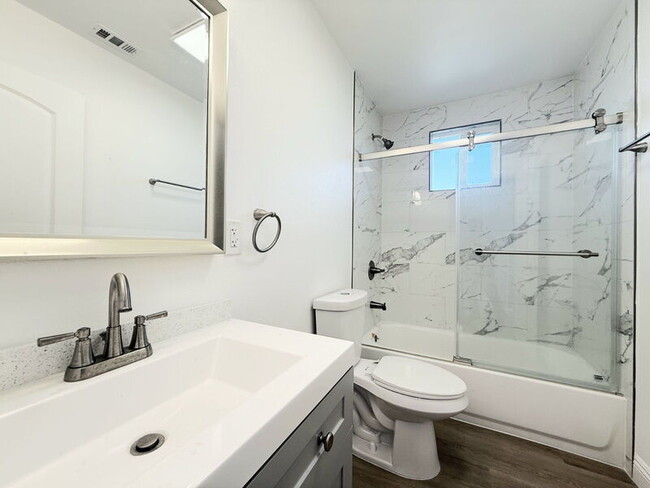 Building Photo - 1731 E 68th St