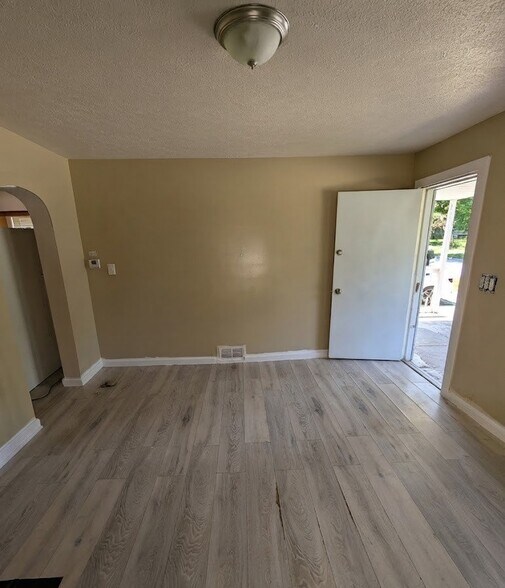 Building Photo - 212 Gates Ave