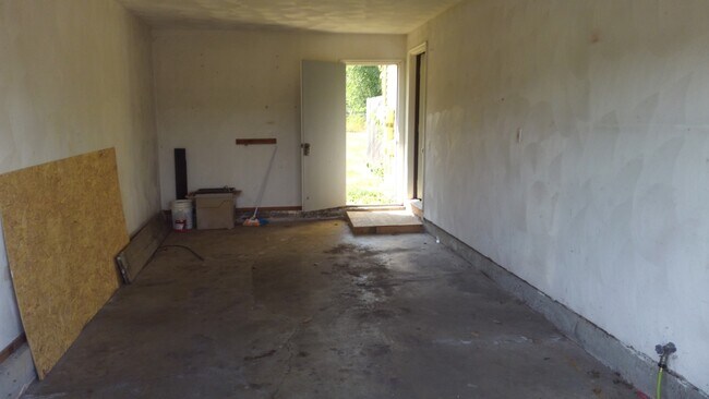 Building Photo - 1648 Burcham Dr